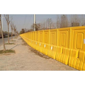 新乡市公路高栏水马厂家_道路围栏水马_厂家_价格